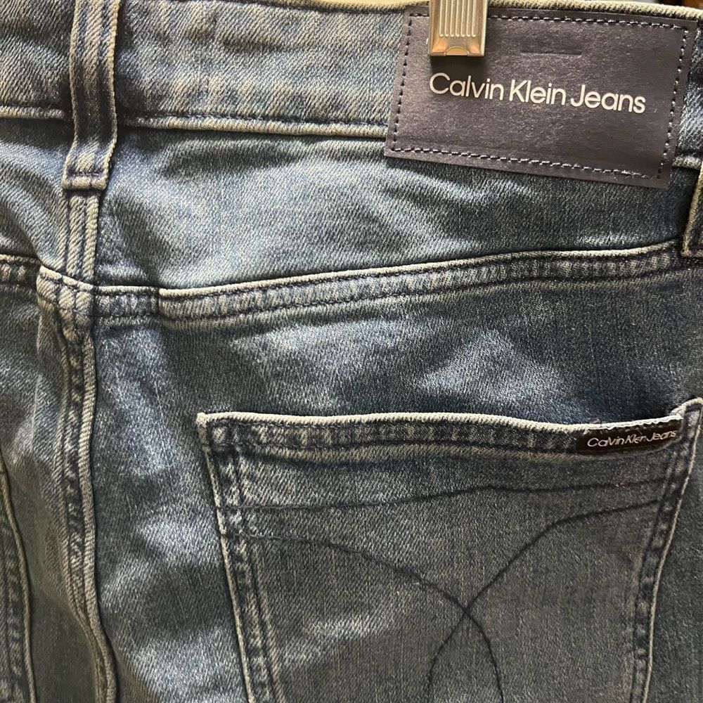 NWOT Men’s 32 x 32 Calvin Klein Blue Jeans
#141 - Picture 4 of 5